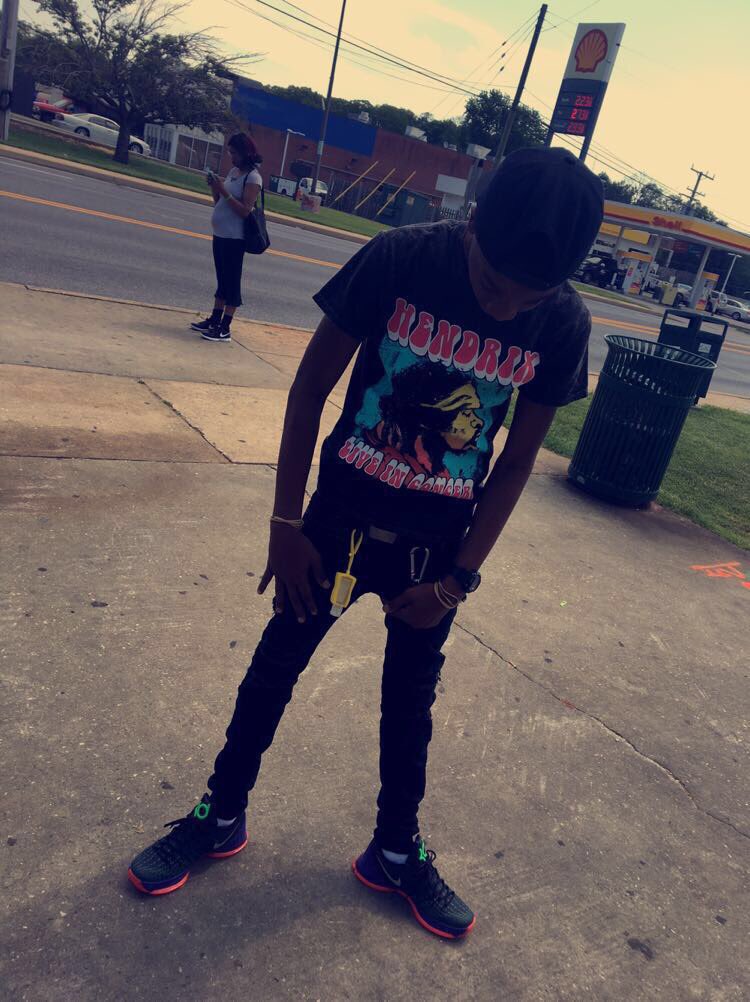 MoneyBag_A's tweet photo. Summer time fine ✨✨🤑☀️ I ain't letting up from you bitch ass niggas 👏🏼💸 #Moneybagg https://t.co/2GxC3UDnBO