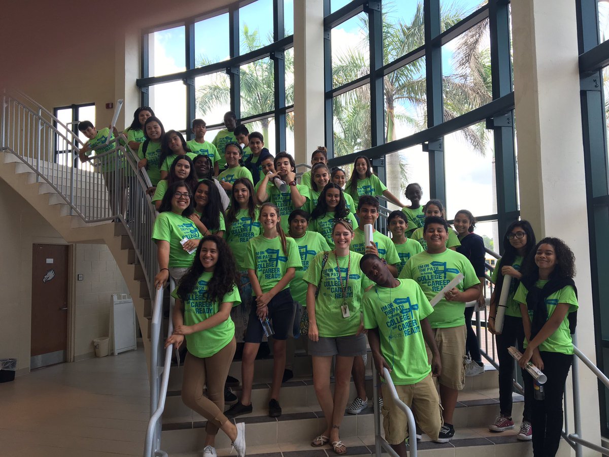 jamesksaunders's tweet photo. @GGM_SOARS FGCU with seventh graders. https://t.co/9uYPdZ7sc3