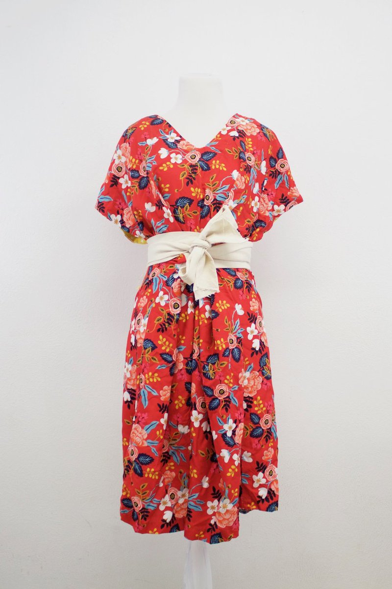 alisonwandzura's tweet image. After watching @truecostmovie, it's inspiring to see companies like @ShopArrowroot: bit.ly/2qWzHAG #ethicalfashion @Lokithewolfdog