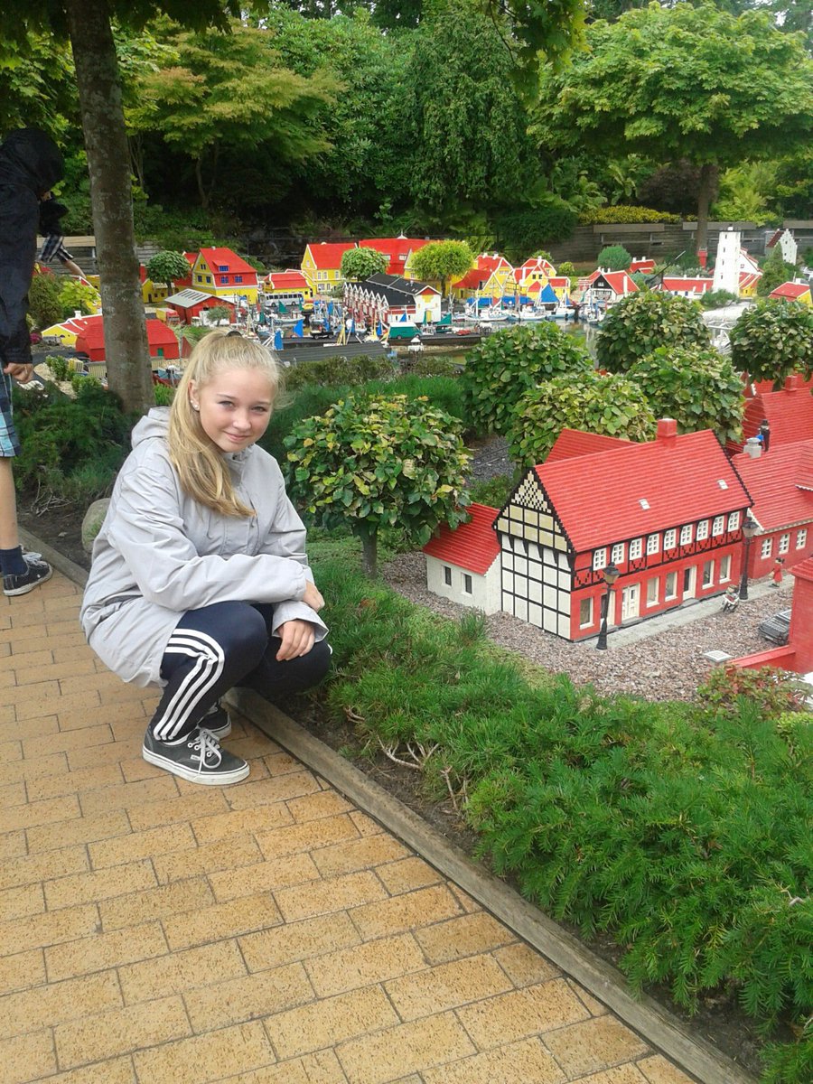 FinnBormlund's tweet photo. Malene Legoland 7. Aug 2014 https://t.co/3lDgR1UBzx
