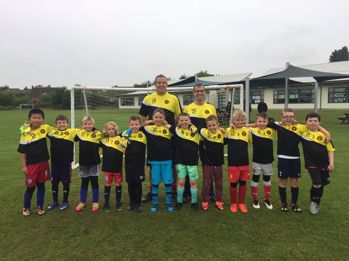 southsideutdmk's tweet photo. New training tops and rain jackets for the U9 Hawks boys, very professional!! https://t.co/5cdTMpavH2