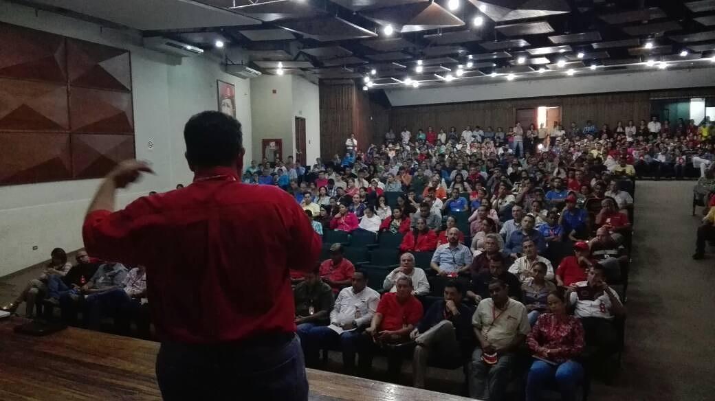 PetroleroBoyaca's tweet photo. 📷 #Fotos | Así va el conversatorio con los petroleros con el gte gral de la Div. Boyacá de @PDVSA sobre la Constituyente #ConstituyenteYPaz https://t.co/euVt5Spms3