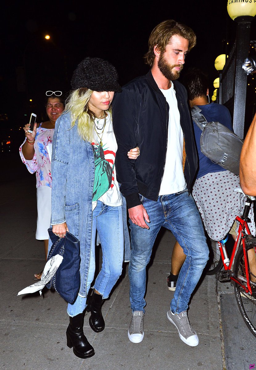 miamtimeline's tweet image. May 17th, 2017: Miley and Liam dined at Dos Caminos in New York (5/5)