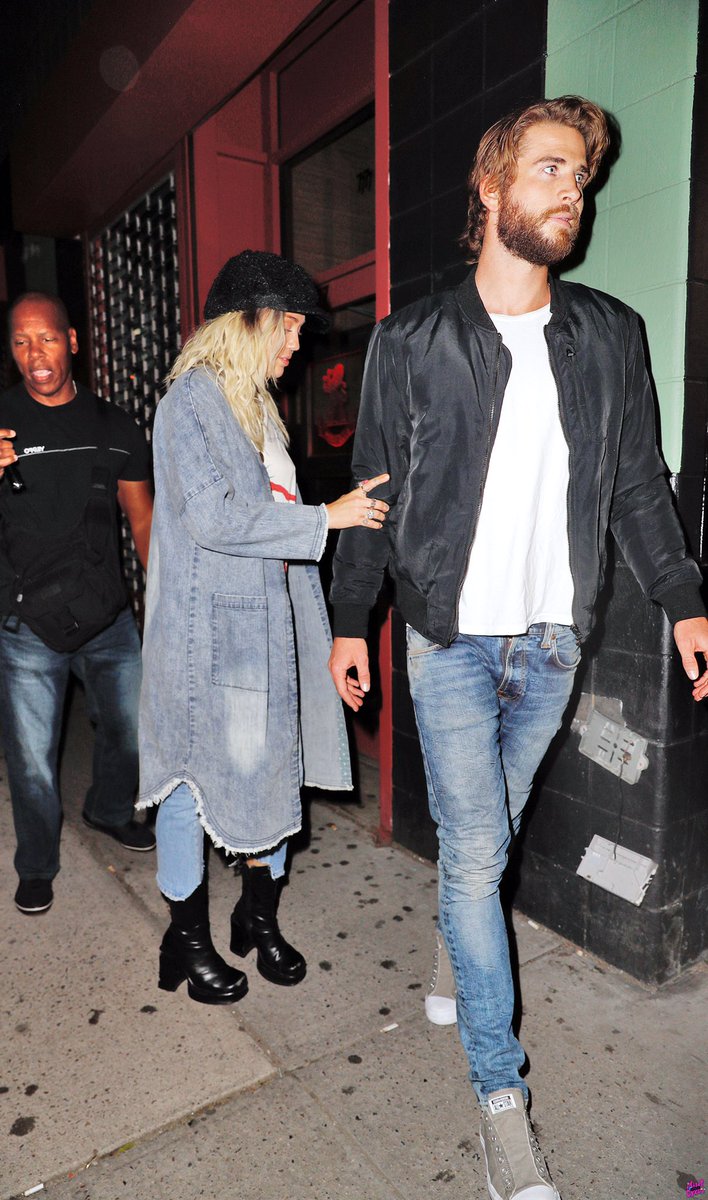 miamtimeline's tweet image. May 17th, 2017: Miley and Liam dined at Dos Caminos in New York (5/5)