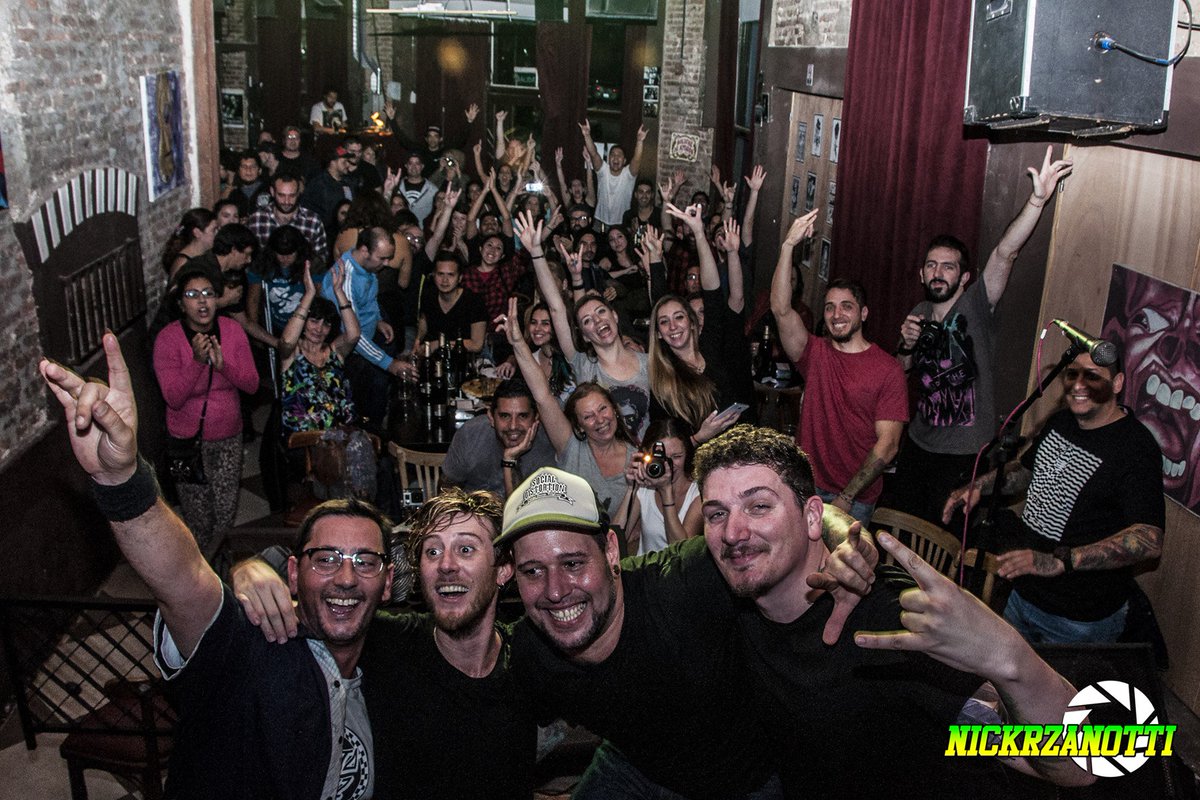 The__Dollars's tweet photo. Para lograr la felicidad de nuevo.." TheDollars en vivo en #balcondelblues #rock #thedollars #show https://t.co/nUj3Vyw4Gi