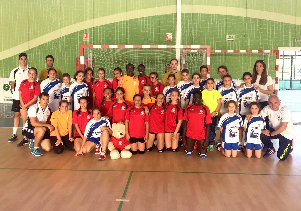 BM_Roquetas's tweet photo. @BM_Roquetas arranca el #Cadeba2017 #AlevinFem con victoria 10-0 ante #BMZalamea Gran trabajo chicas!! Mña a las 09:15h ante @BM_Maravillas https://t.co/R8lEbI0VbC