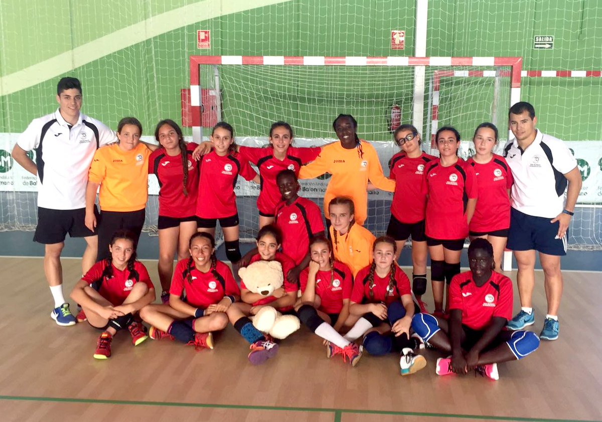 BM_Roquetas's tweet photo. @BM_Roquetas arranca el #Cadeba2017 #AlevinFem con victoria 10-0 ante #BMZalamea Gran trabajo chicas!! Mña a las 09:15h ante @BM_Maravillas https://t.co/R8lEbI0VbC