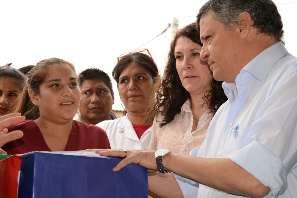 ChacoSalud's tweet photo. 👉#Ahora La ministra junto al gobernador inauguran las obras de los caps de Curushi y Nocaayi en Castelli #ElEstadodetuLado #MejorServicio https://t.co/tUlRsOuxOJ