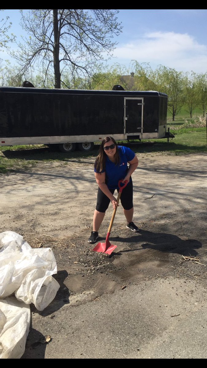 mcraw1986's tweet photo. Proud to be a Team BMO volunteer today. The water is receding in L'Orignal, but there is still a lot of clean up to do #proudtoworkatbmo https://t.co/qVErTqP5nc