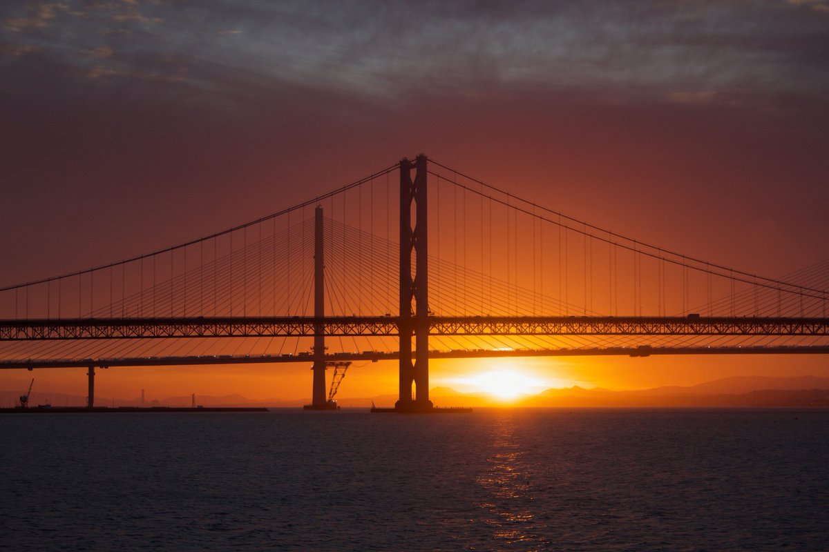 Love a sunset? Join us this Saturday for an evening folk cruise - last few spaces: maidoftheforth.co.uk/jazz-cruises-a… #sunset #music #lovequeensferry