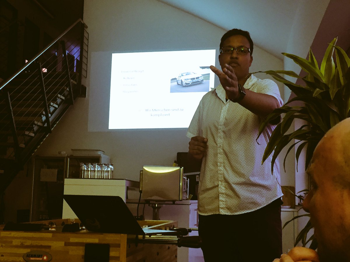 MobileDevFfm's tweet photo. Und dann unser Stammgast @Reffas_Bilal in action über Emotional Design! https://t.co/nN5Hf7iM37