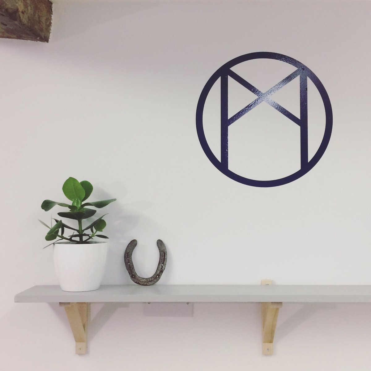 meryn_uk's tweet photo. Logo on wall ✅ Snacks ready ✅ 50 key rings cut ✅ See you Saturday 9-5pm #wantage #shoplocal #handcrafted #leather #accessories #meryn #make https://t.co/o7nLPWhlq5