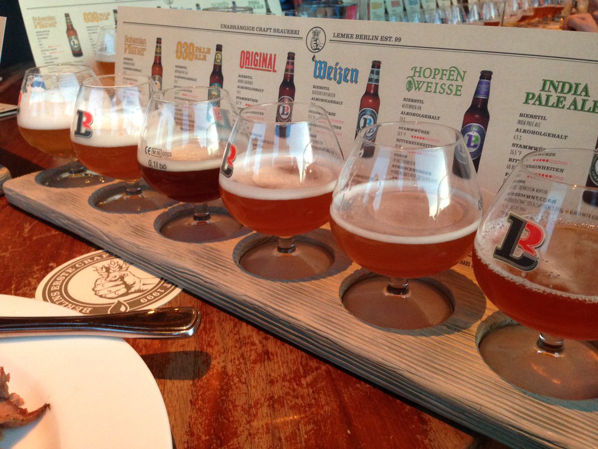 ElliSchwerdtner's tweet photo. Brauhaus-Besuch #Lemke #Berlin - Pssst ich trinke gar kein #Bier https://t.co/U3Tj2E89us