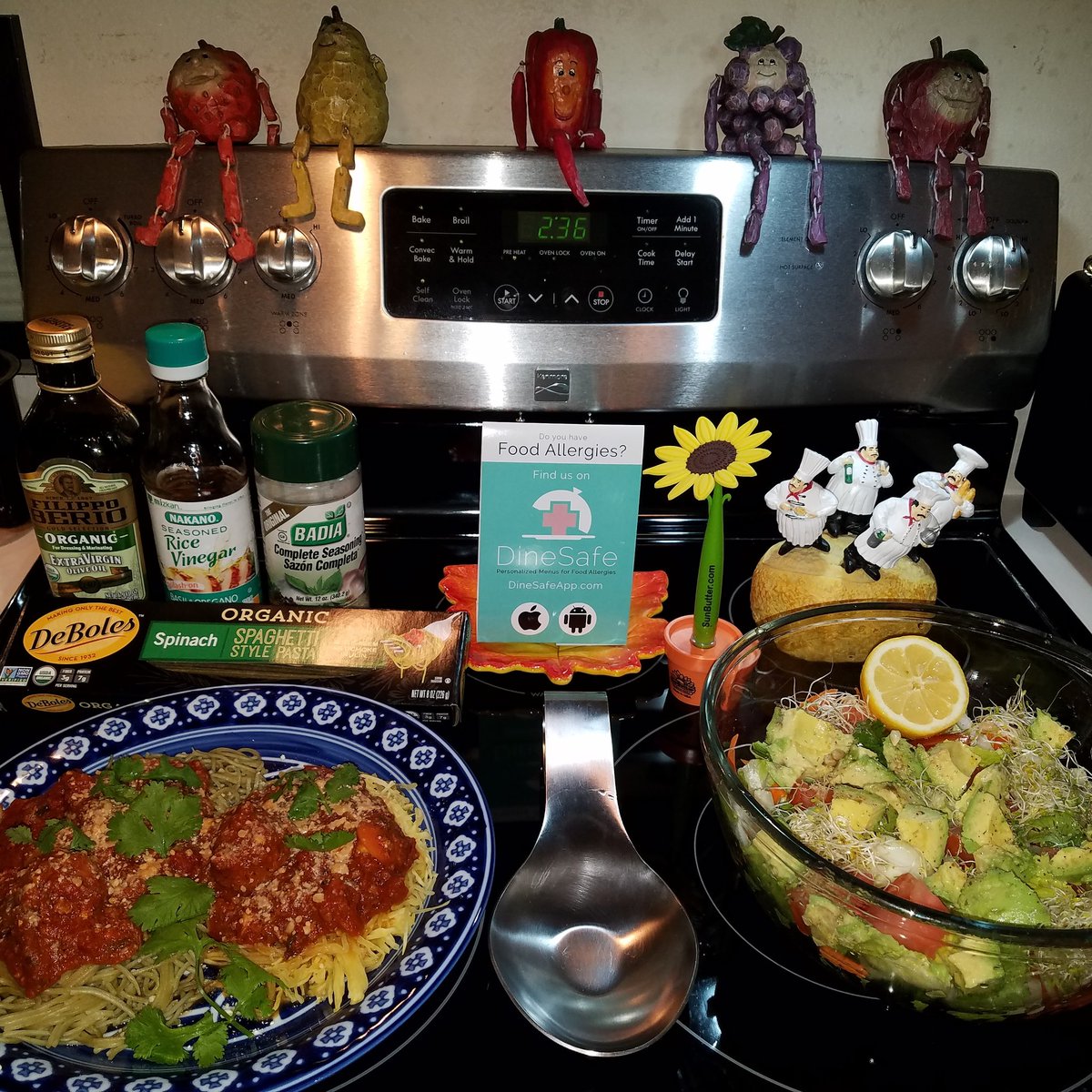 DineSafeApp's tweet photo. Lunch @ home #Vegetarian #Vegan #organic #NonGMO #spaghettisquash & #deboles #spinach #ArtiChoke #Spaghetti #Meatballs #oliveoil #avacados https://t.co/tdmPmrlUaA