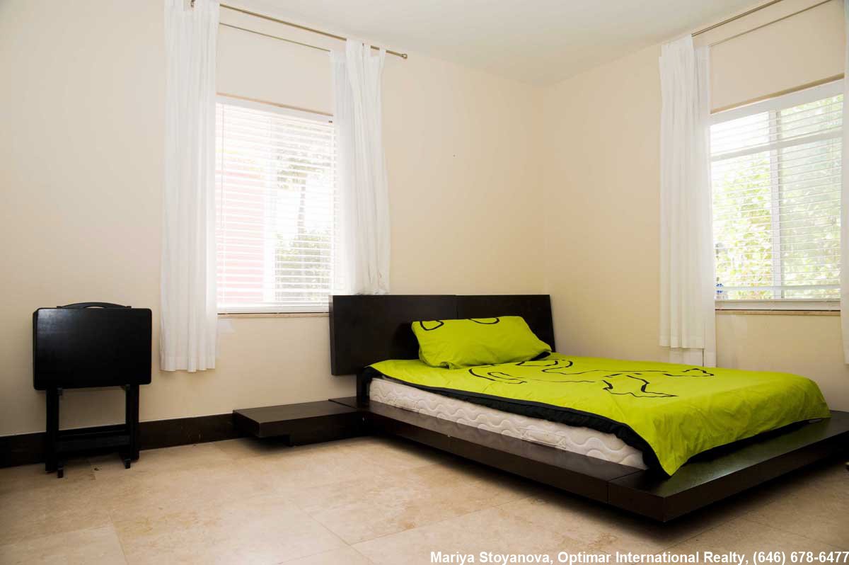 MariyaRealtor's tweet photo. Spacious studio in a boutique gated complex located in Miamis Upper East Side Miami. https://t.co/YaYn7pCa54 https://t.co/PYffxZfkTt