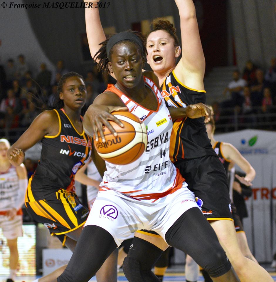 Postupfr's tweet photo. LFB : Tarbes présente son effectif pour la saison prochaine - https://t.co/Ypwki8fRBO https://t.co/qOGFiLIwv8