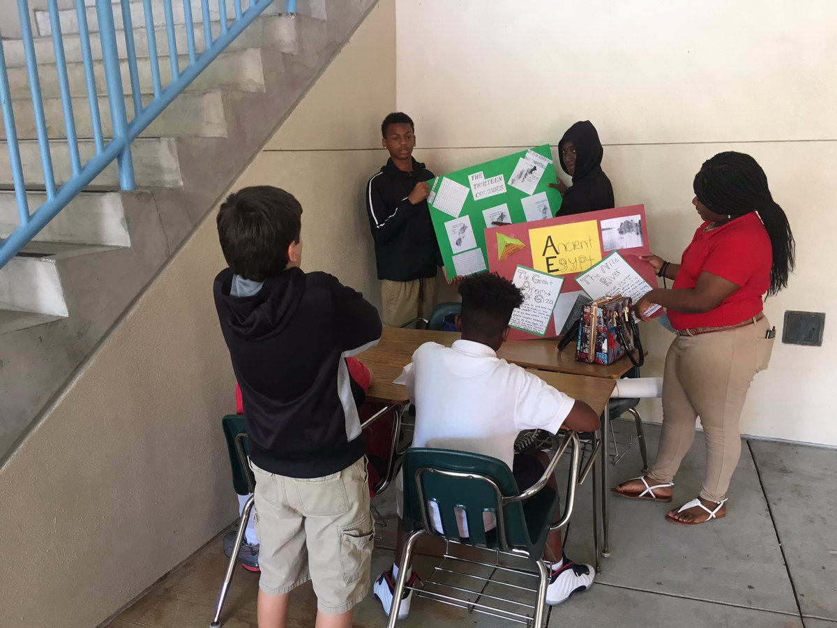 ChromikCarol's tweet photo. Ss presented projects in history class.  My kids got to evaluate😃. @patriots_LMS https://t.co/GalvMxfPJn