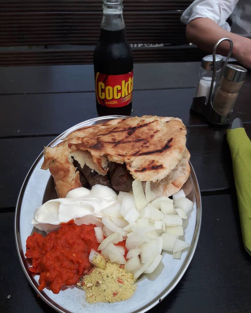 naja_xaoticca's tweet photo. Ćevapčići. Favorit aus der Nachbarschaft
#foodporn #balkan #balkanfood #cevapcici
#cevape #igersoffenbach #Offenb… https://t.co/J8LmpH7zk7 https://t.co/jTgUA4WfXz