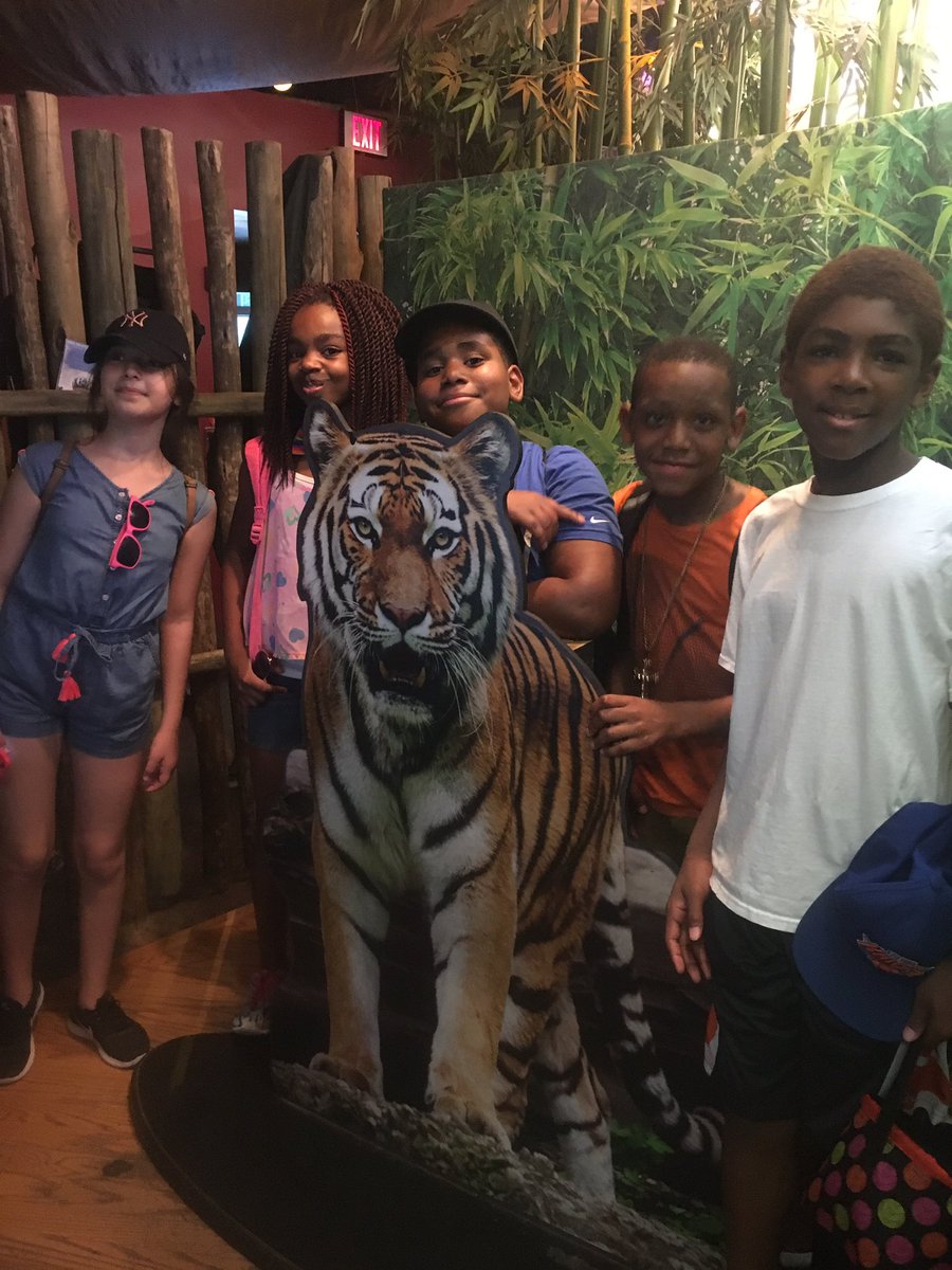 miss_donnellan's tweet photo. Such a fun and adventurous trip to the Philadelphia zoo! #wilburinspired https://t.co/BLLm9scQXM