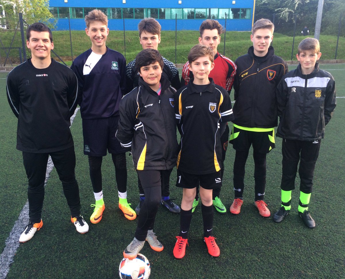 DAUGHTS's tweet photo. Thanks @mgk_1974 for putting on a great Goalkeeping CPD tonight for @cornwallfa 
Thanks to the @CornwallYouthFS GKs for helping out.
Brill! https://t.co/PsSCsrvgww