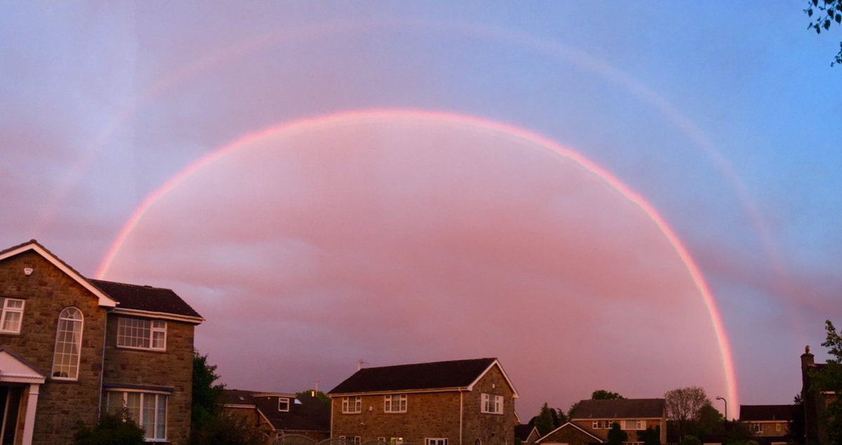 BethParsons91's tweet photo. Oh wow. 
#Harrogate #rainbow #yorkshire https://t.co/F7lg7TTkb8