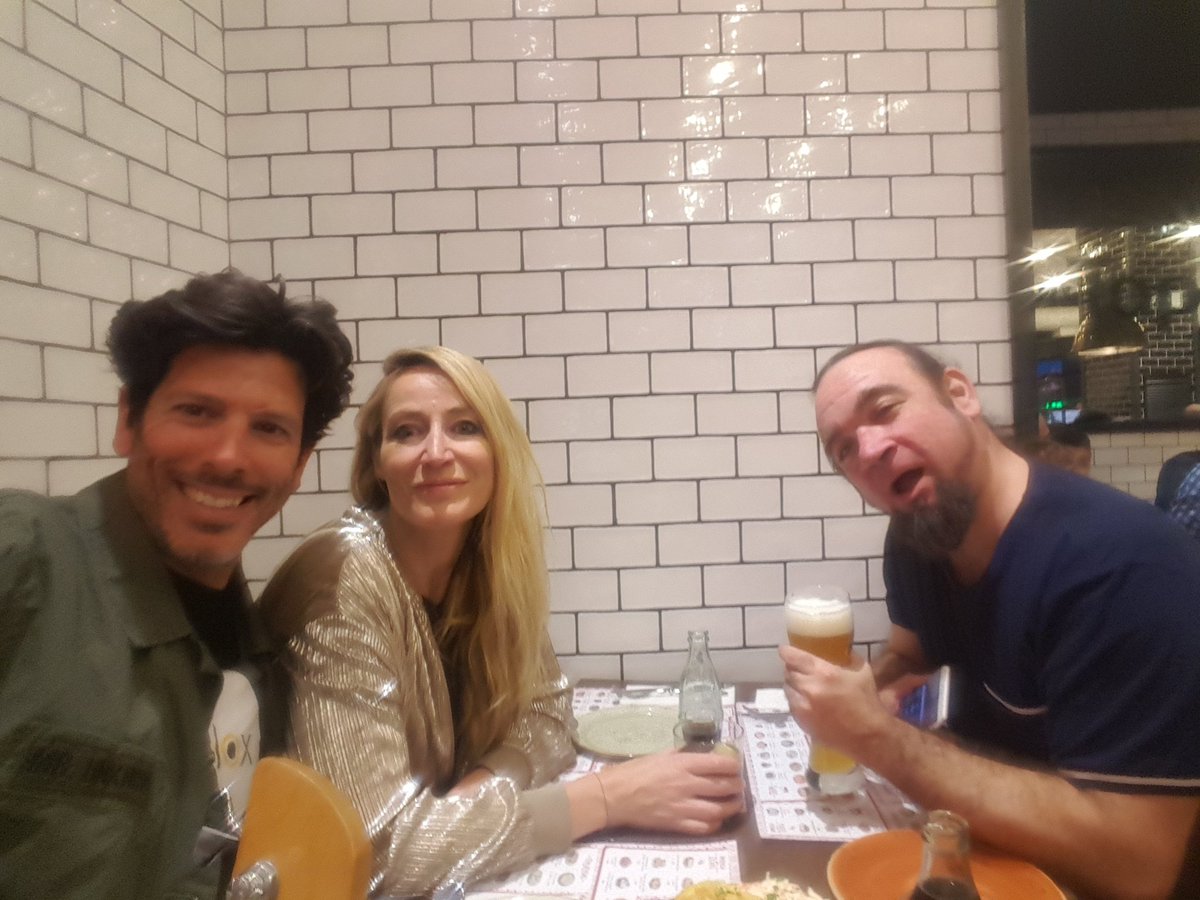 Cena antes de actuarrrrr #pop #rock #music #hitsong #Spain #musichits <a href="/elchiringuitotv/">El Chiringuito TV</a>