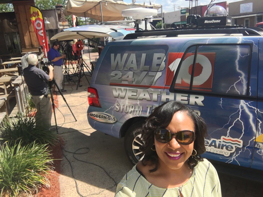 YolandaWALBWx's tweet photo. #All set-up #FIrstAlertStormTracker #GoingMobileAdel #WALBNews10 @5:30 #Adel @ the Hive on Hutchinson Ave. https://t.co/hG26Ru6l4X