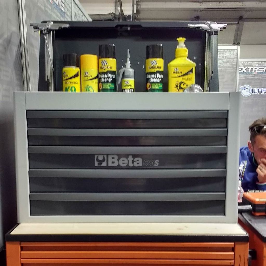 extremerservice's tweet photo. Al #MisanoWorldCircuit #box #extremeracingservice abbiamo tutti i prodotti giusti grazie a #Bardahl #bardahloil per un weekend al top @civ.… https://t.co/XM5jvi1bsx