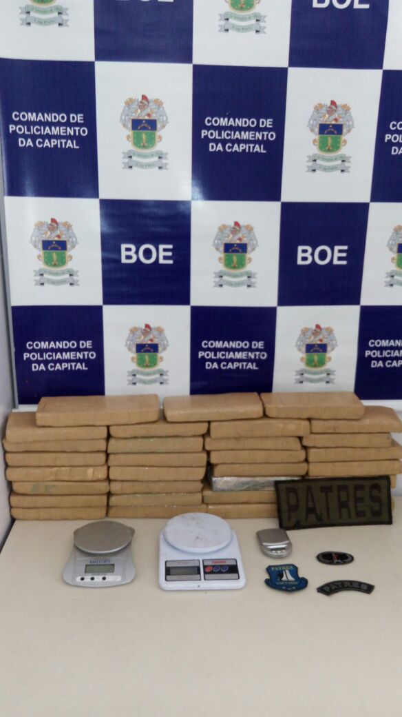 BOE_RS's tweet photo. #PrimeiroBoe Prisão de Indivíduo por Tráfico de Entorpecentes #PATRES https://t.co/BYTVIDxIUE https://t.co/mEUsVlP4ke