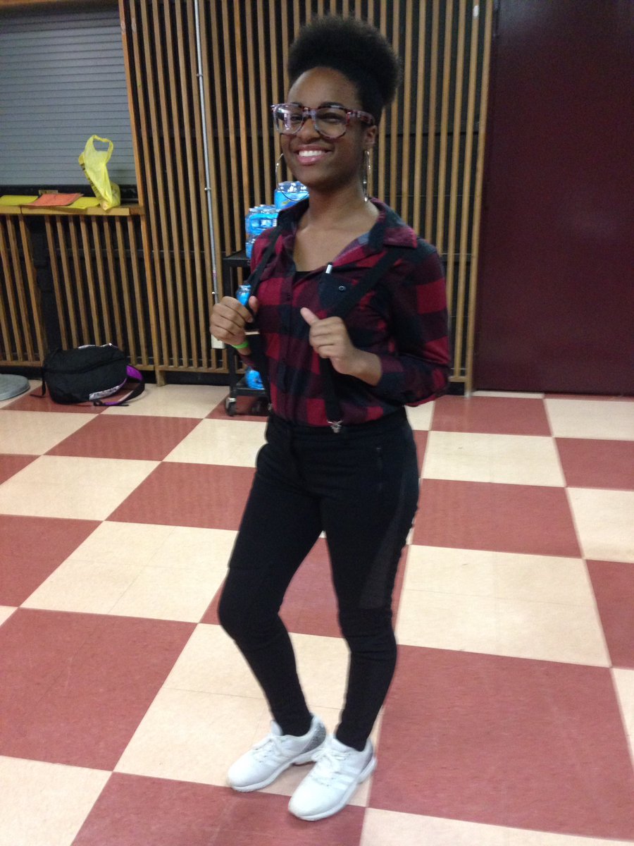 DubCLions's tweet photo. Nerd Day π€ #SeniorWeek17 #co2017seniorsdubc https://t.co/tTuOZVcjds