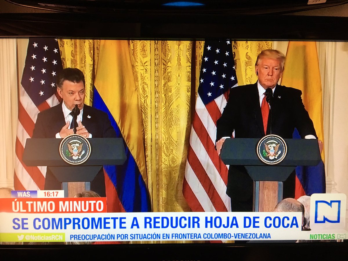 CGurisattiNTN24's tweet photo. Santos no quiso contestar ante Trump si estaba o no d acuerdo con el muro para frenar el crítico tráfico de drogas a EEUU. Trump le replicó https://t.co/I9EtpgDkYq