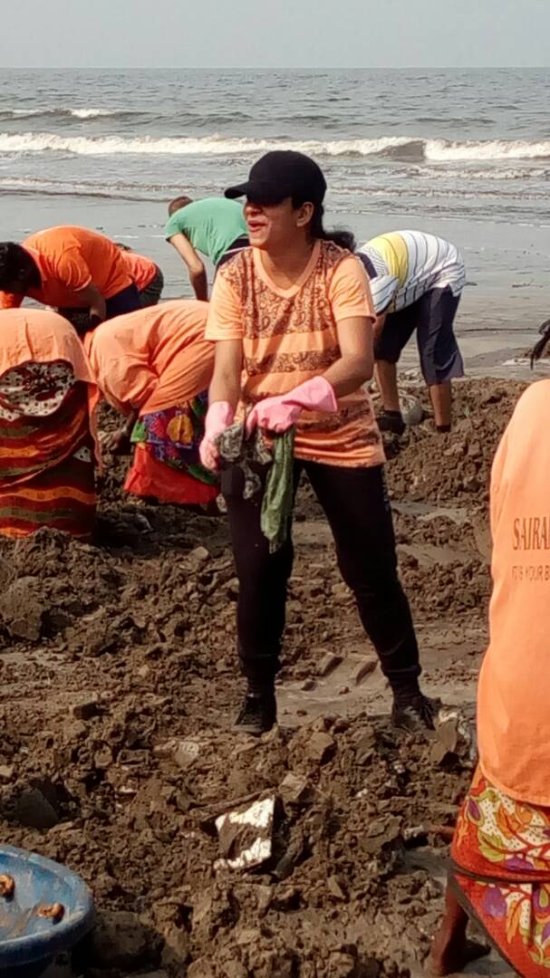 AfrozShah1's tweet photo. Week 85 of the versova beach cleanup .

Sunday ::
11  00 am  to 1 .00 pm  - Chai coffee entrance of versova beach.
Munbaikars , pls join. https://t.co/XQKSrbcfR6