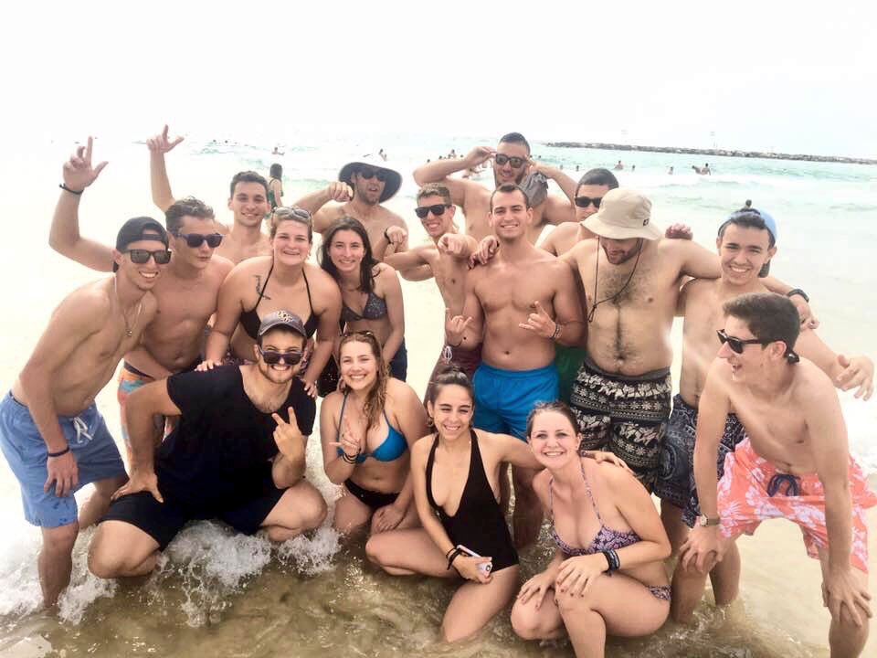 UCFHillel's tweet photo. #Bus108 has made it to #TelAviv! ☀️🏖 https://t.co/hFsvFXJVl9