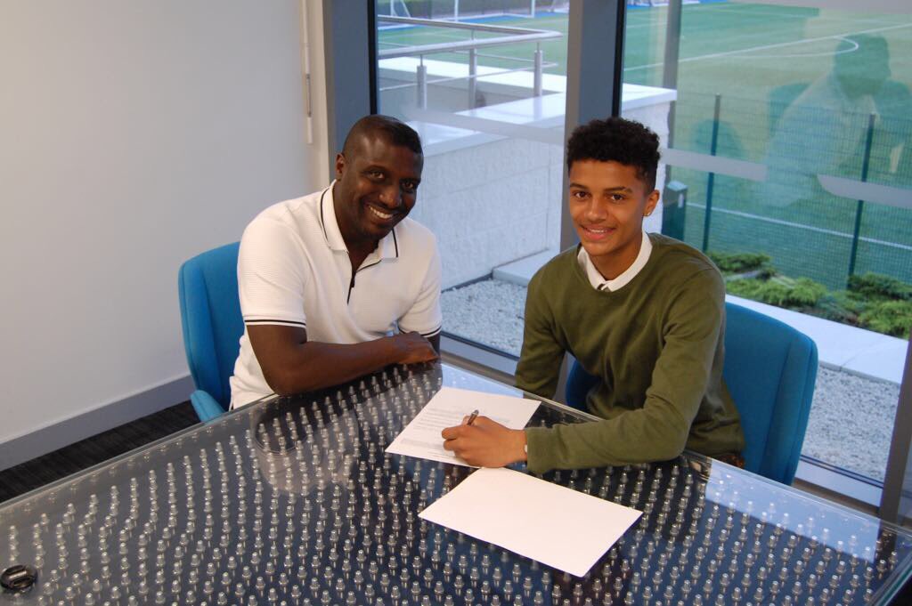brooklynlyons_3's tweet photo. Good to sign a new contract with Tottenham⚽️❤ looking forward to next year.. https://t.co/Tm7qY932OH