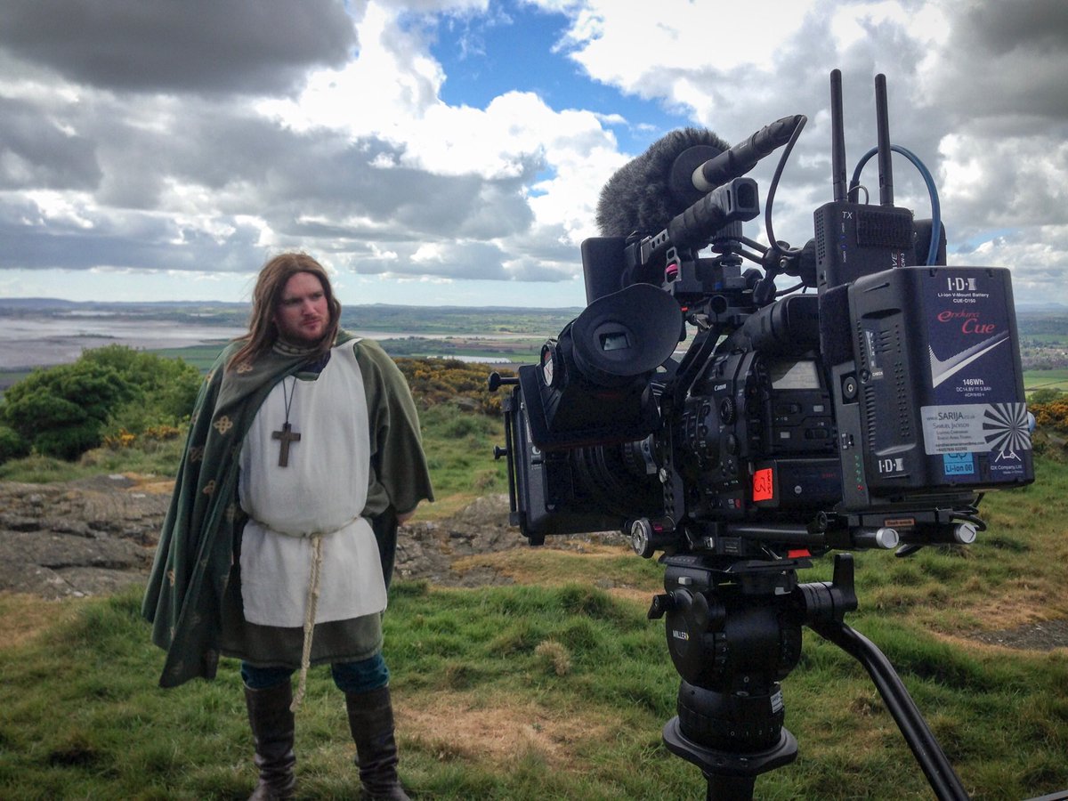 samuelrjackson's tweet image. Dodging showers filming St. Patrick around #NorthernIreland for another great @HistoryBombs video!