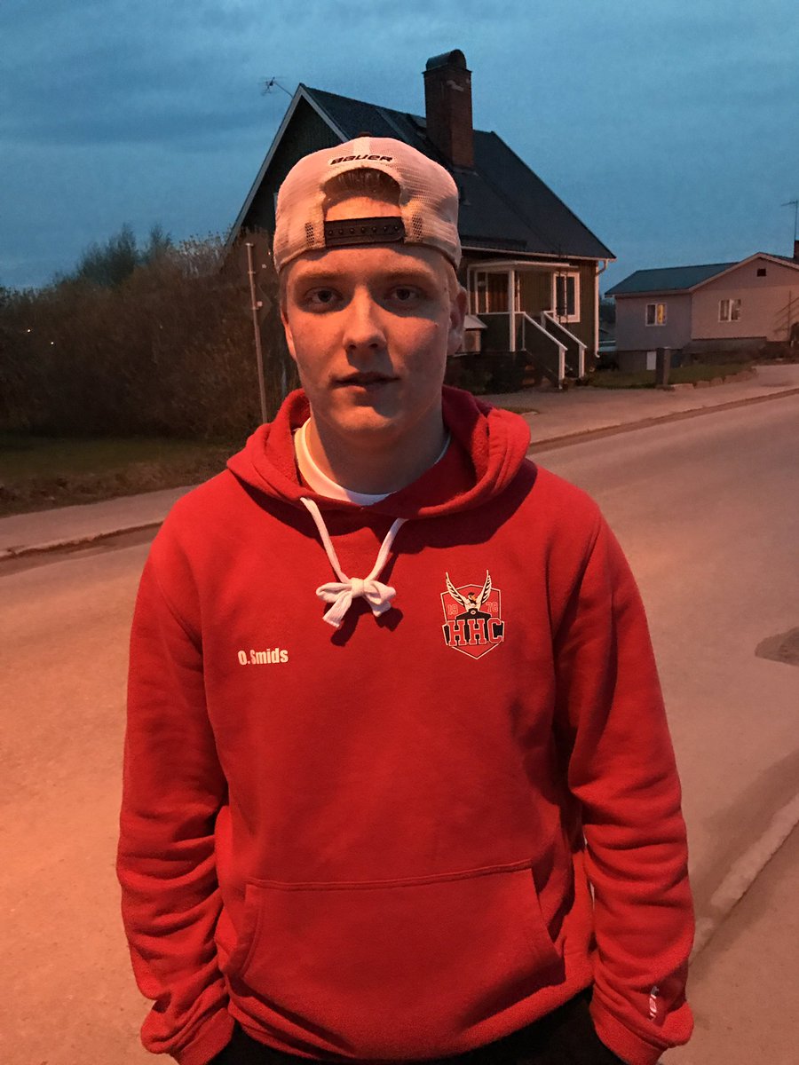 DynamoGassen's tweet photo. Målskyttarna var #27 Oskar Smids och #10 Emil Broed. På bilden ser vi Oskar Smids som stötte in det historiska första målet🔴⚫️ https://t.co/6lPS3dCojv