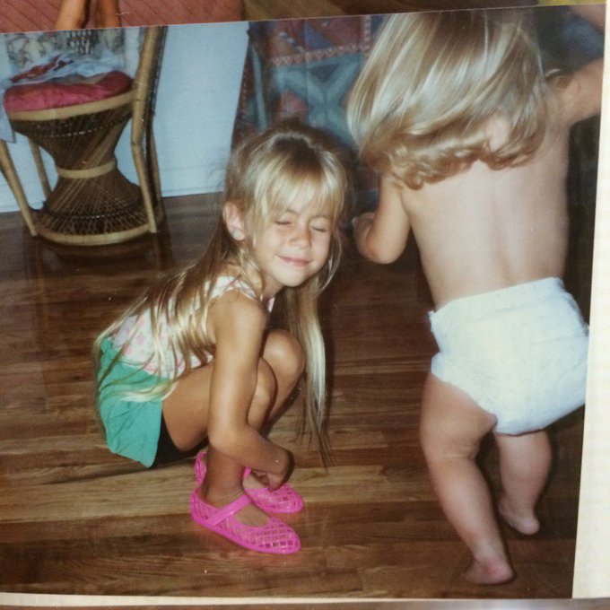 #tbt #jellyshoes 😬 https://t.co/74Jo3Tvlo0<a href="/tag/tbt"class="tags">#tbt</a><a href="/tag/jellyshoes"class="tags">#jellyshoes</a>