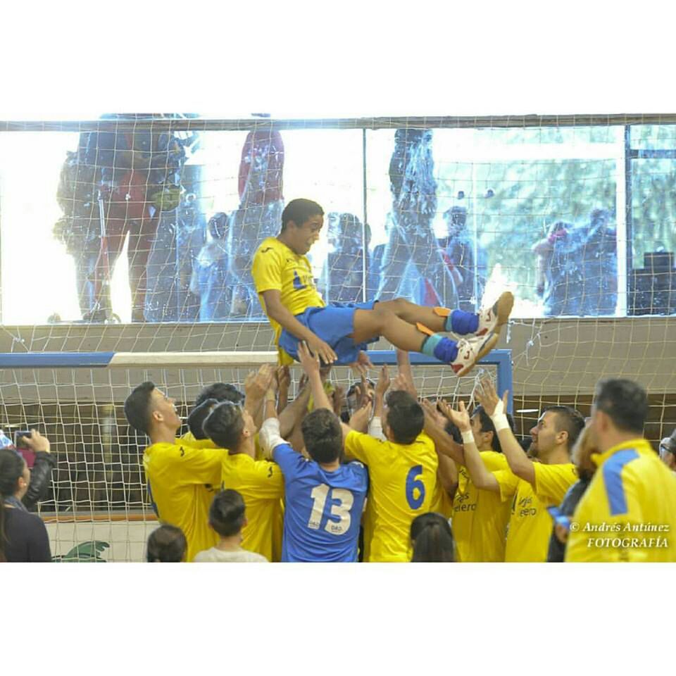 hgomez27's tweet photo. "Dos jóvenes de RD triunfan en el futsal de España" https://t.co/Q3sQpZXMZk

#ZDeportes

@z101digital @ZDeportes @PressingSala @GaribaldisH https://t.co/bi5Wwj4pMX