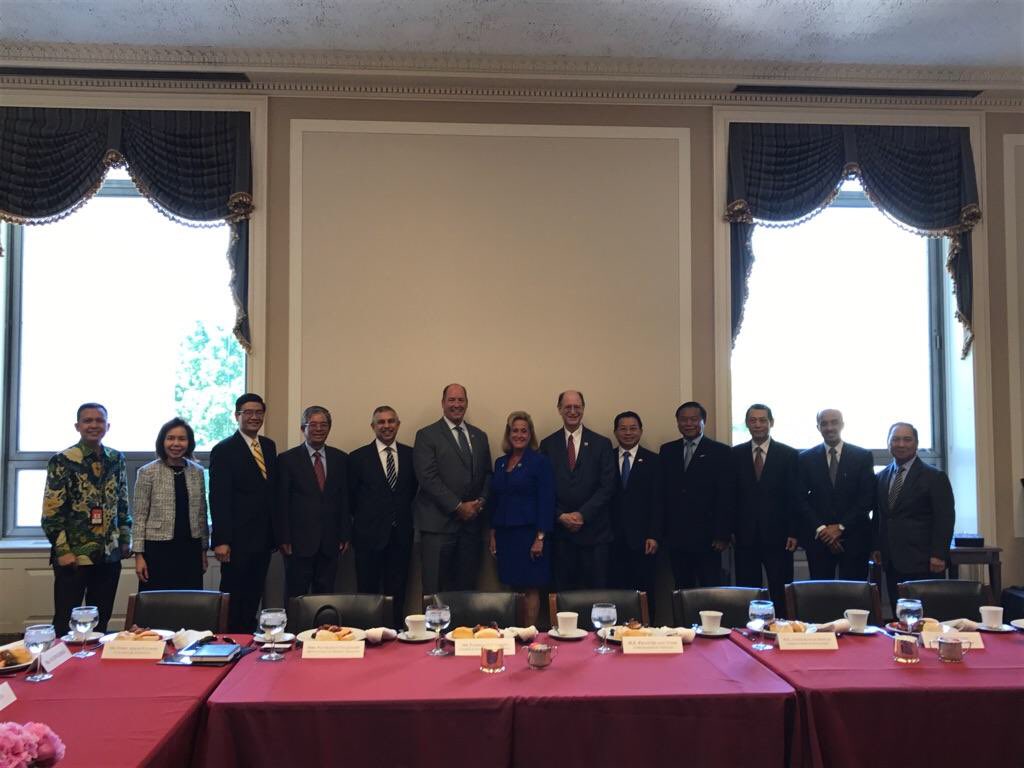 philippinesusa's tweet photo. US lawmakers &amp; @ASEAN Ambassadors dialogue at round table event hosted by @HouseForeign #ASEAN2017 @KBRIWashDC @ThaiEmbDC @SingaporeEmbDC https://t.co/XKTWlujJdr
