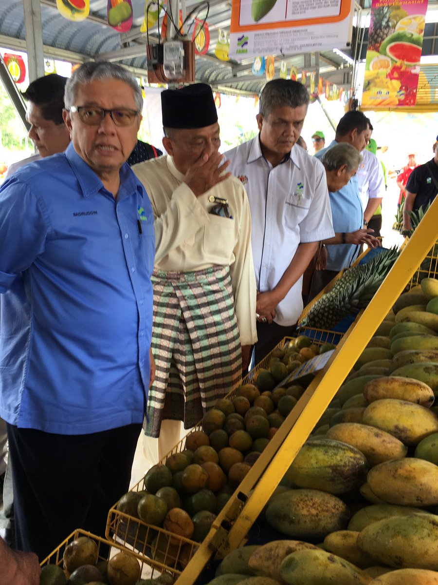 mustahapa's tweet photo. @FAMA_Malaysia serious membantu usahawan GBBS Ulu Pauh Perlis.
@promosifama
@agrobazaar_msia
@chawang_abo
@shaberyc
@abo_selangor
@AboPerak https://t.co/WUByJnhBem