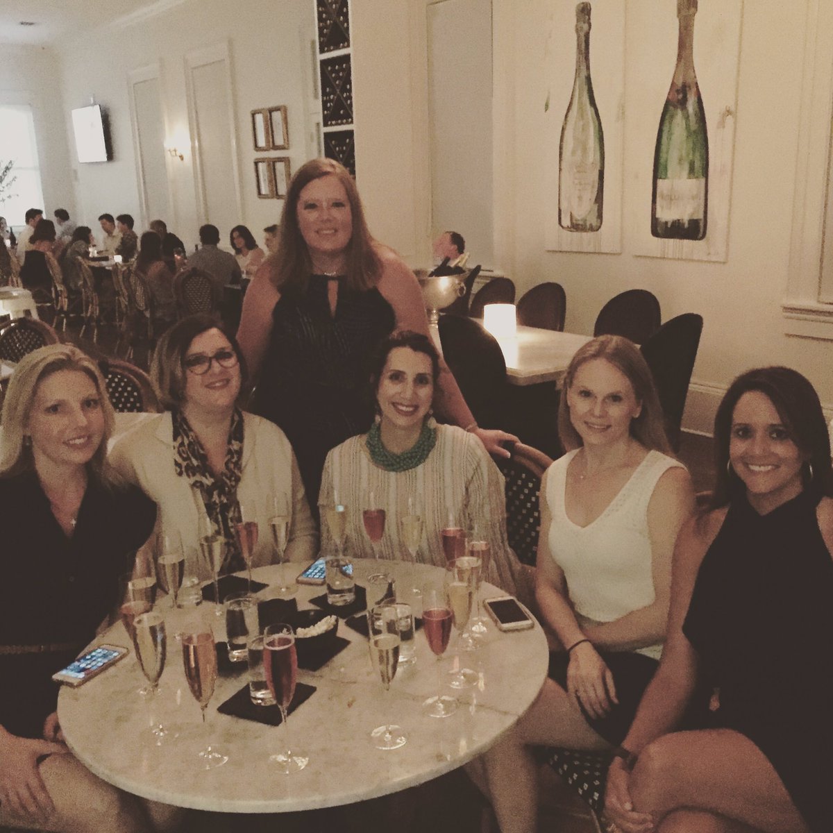 courtneyslane's tweet photo. To new beginnings! #cheers #bubbleflights #AttitudeofGratitude https://t.co/FhPbNEEN07