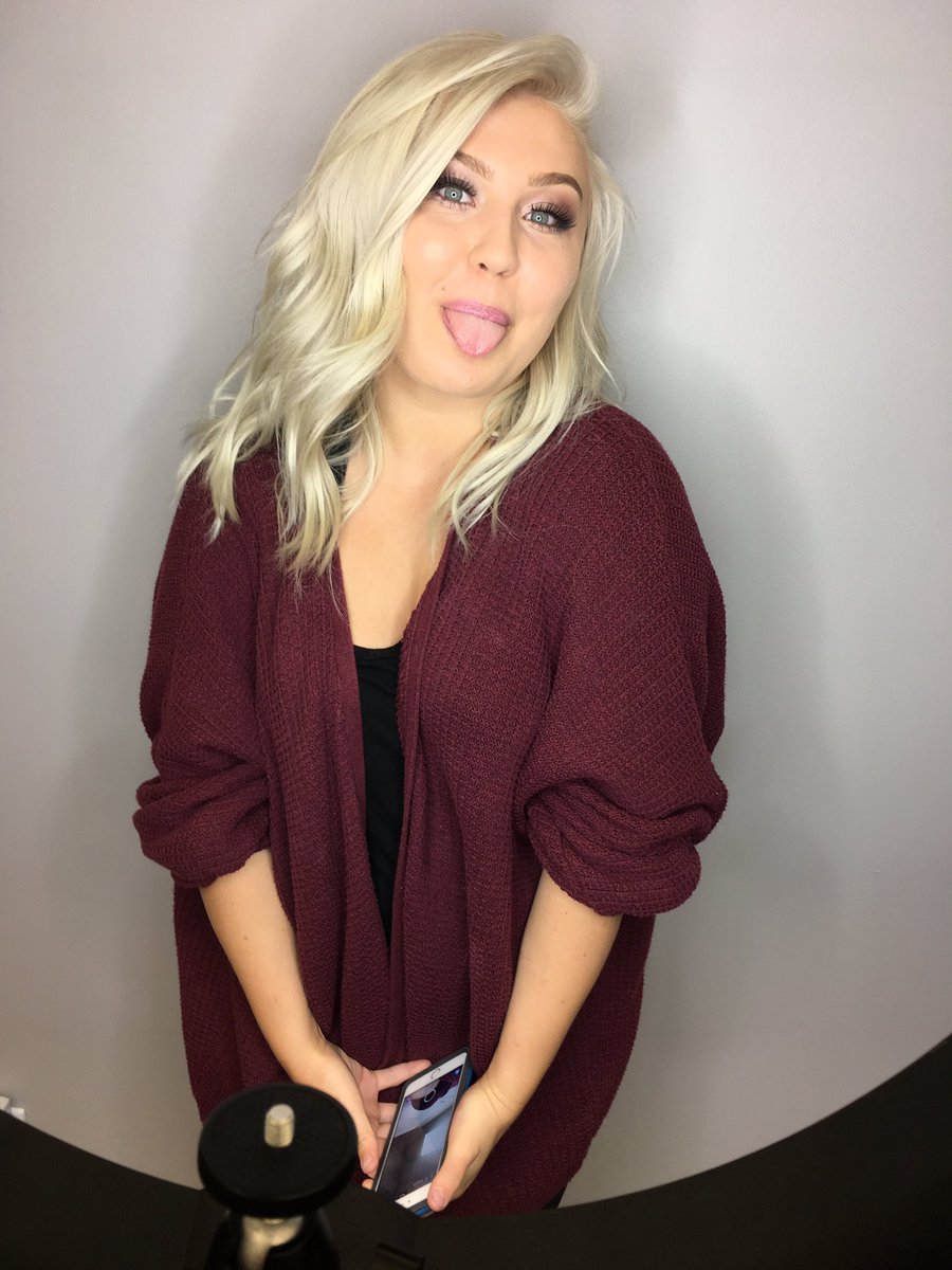 Kaatiee_Scott's tweet photo. Literally don't think she can get any cuter😍💖 #makeupbykat https://t.co/6hBuDElIhI