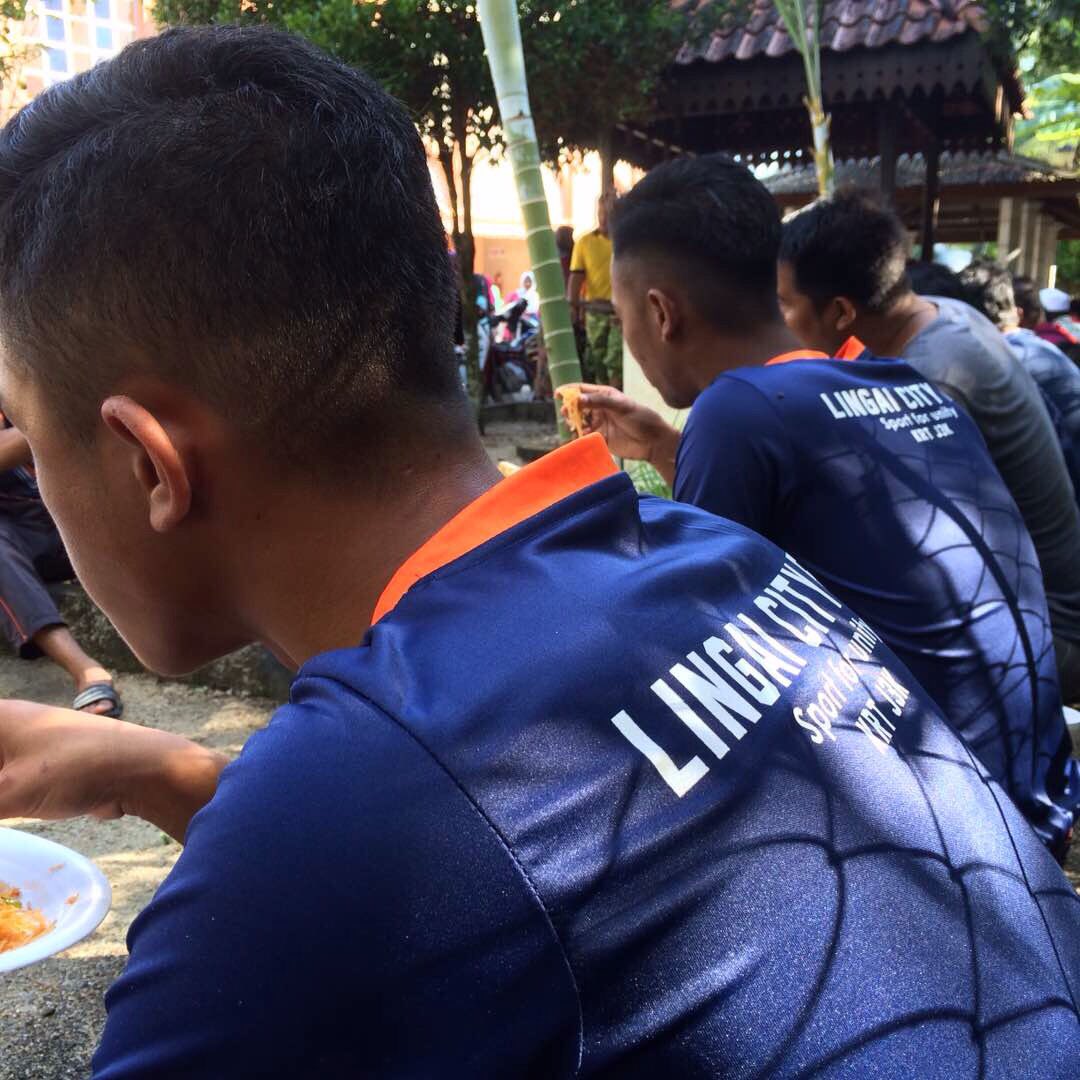 LingaiCity's tweet photo. Program KHIDMAT KOMUNITI SETEMPAT di Masjid kg Lingai
#FarduKifayahItuDituntut 
#WeAreLingairian 
#TheRubbers https://t.co/lFG6Krmq9Y