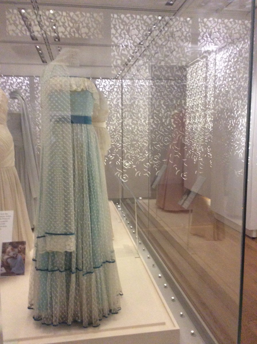 DonCurates's tweet photo. Quick post for #InternationalMuseumDay - my #spring visit to the Diana exhibition @HRP_palaces #kensington #eightieslove @SOCLtweet https://t.co/9H3pWDKACY