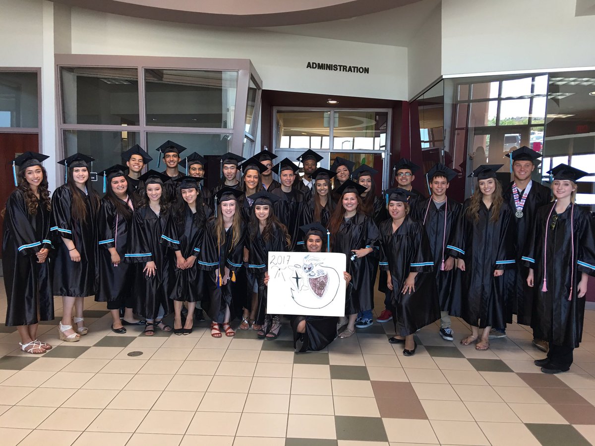 onateknightscg's tweet photo. Oñate Senior Walk at Sonoma Elementary. #classof2017 https://t.co/nqfmBlPAYB