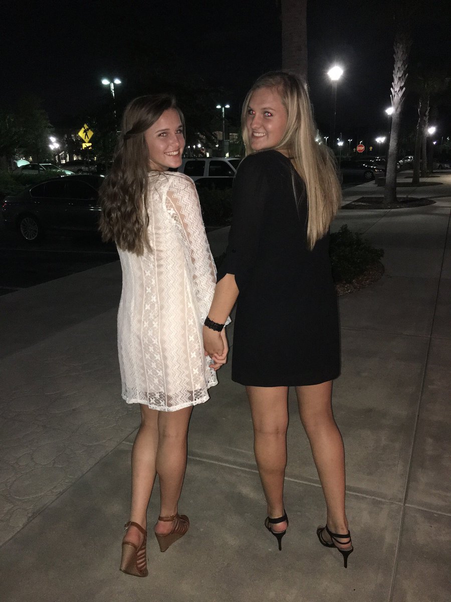 kellbellsxo's tweet photo. I LOVE YOU SOOOO MUCH!! Happy sweet 16 to my bestie💙💙💙💙 https://t.co/DVjFsXlSyF