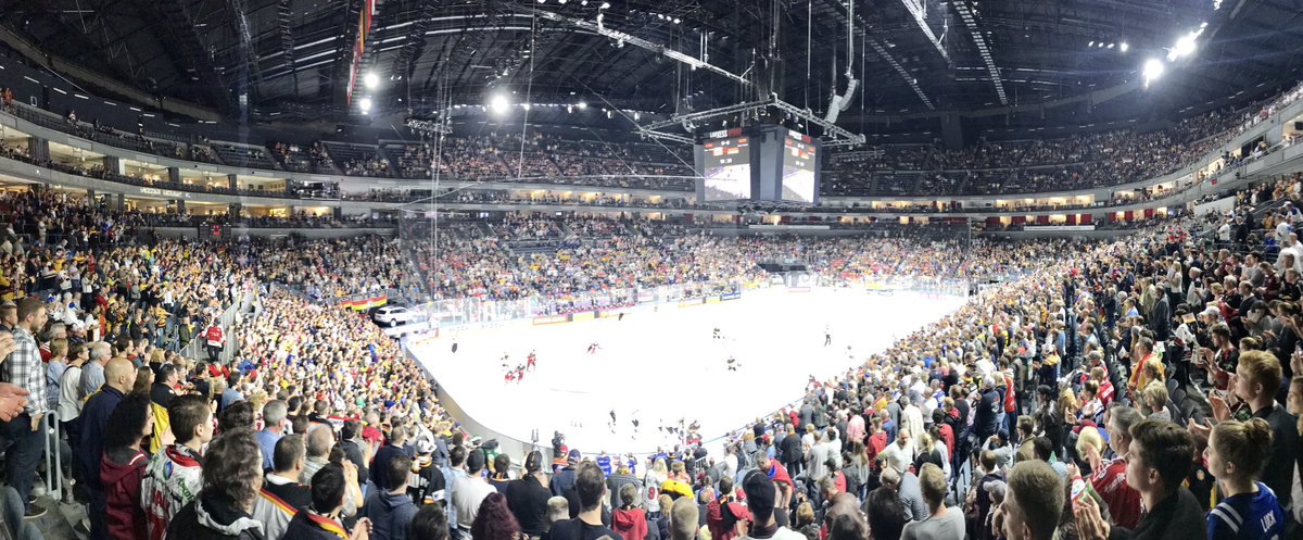 wewersbusch's tweet photo. Anschließend mit den Kollegen nach #Köln zum Eishockey. #Selfix #IIHFWorlds https://t.co/2i0H3mDuGC