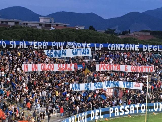 luigi80carbone's tweet photo. L'abbraccio a #RinoGattuso; Le perle di @PuskiOfficial #Falco #Ceravolo #PisaBenevento @ACPisa1909 @bncalcio @RaiSport #90esimo B @RaiDue https://t.co/DG5TbTLEcX