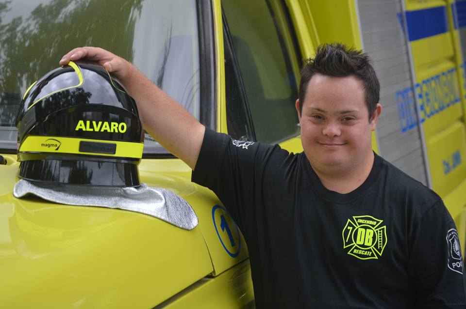 noticiasjunin24's tweet photo. Álvaro invita a todos a presenciar su asunción como bombero este viernes
https://t.co/O7Gz4F8gSg https://t.co/tUJd7uU2dW