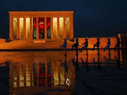 Bıraktığın emanetinin yılmaz bekçileri olacağımıza da söz veriyoruz.